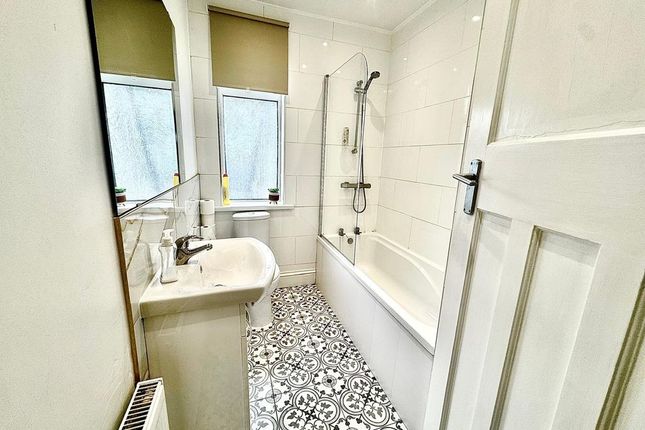 30, Wych Elm Crescent, Newcastle Upon Tyne photo 5