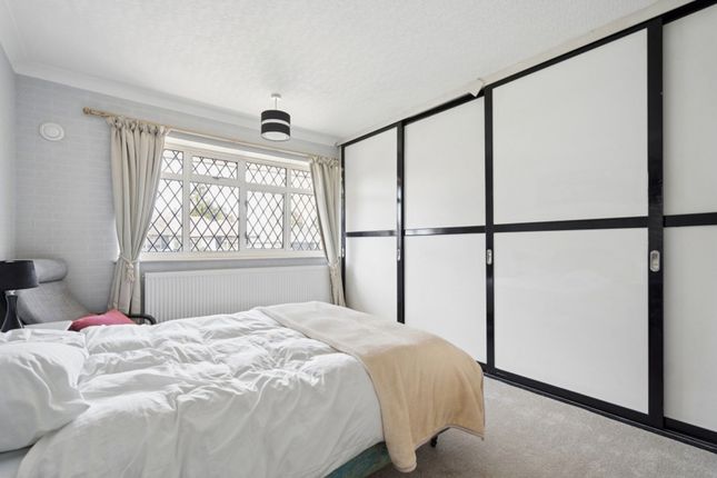 176 Hillcroft Crescent, Watford photo 4