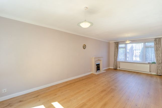 8643607-Interior13