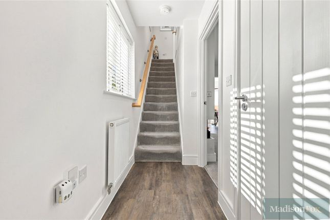 Five Oaks Lane, Chigwell photo 2