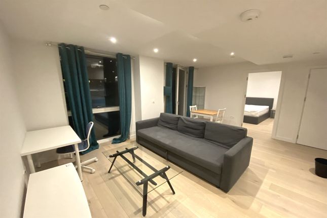 Thumbnail Flat to rent in Albion Court, Hammersmith