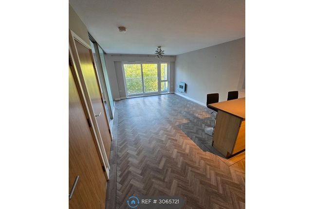 Flat, Arctic House Heritage Avenue, London photo 5