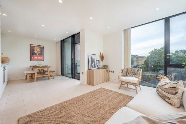 Thumbnail Flat to rent in Oval Road, London