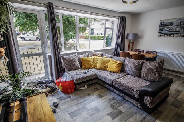21, Somerset Avenue, Dursley photo 4