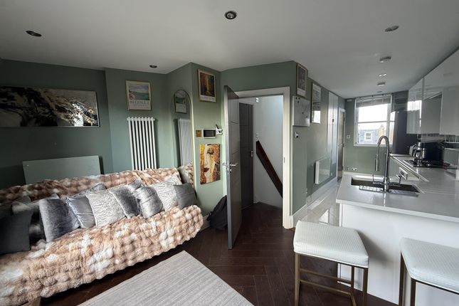 802 Second Floor Flat, Fulham Road, London photo 2