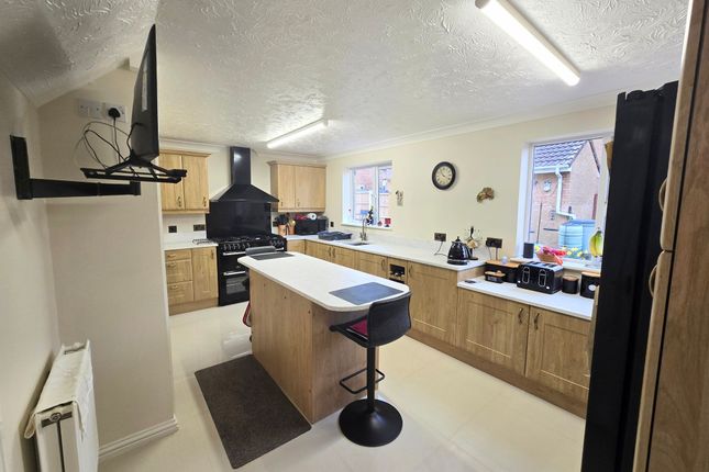 42 Ysbryd-y-Coed, Bridgend photo 4