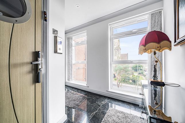 Penthouse for sale in Oakleigh Road North, London