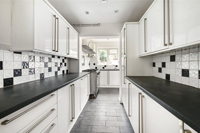 11, Stainash Crescent, Surrey photo 4