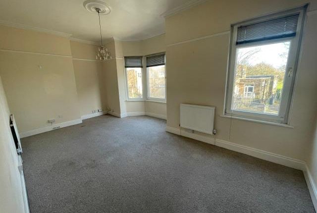 Flat A, 22, Park Lane, Swindon photo 4