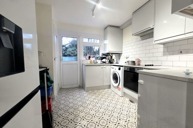 7, Stamford Close, Harrow photo 4