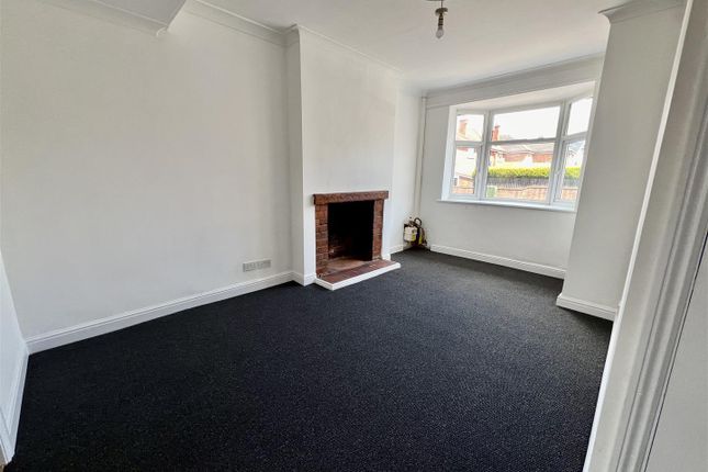 Thumbnail Flat to rent in Croft Road, Stockingford