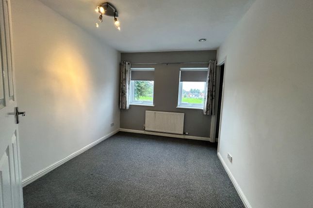 28, The Conifers, Gloucester photo 5