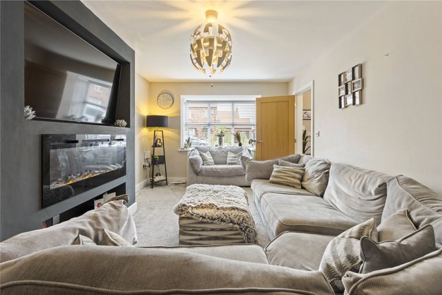 30, Runway Lane, Grimsby photo 2