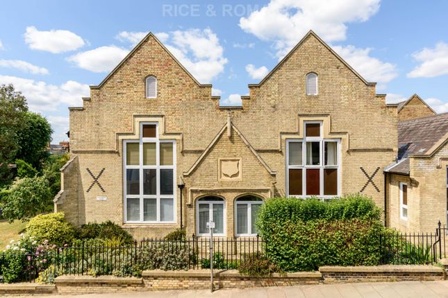 2-bed flat on Flat 6, Clear Water House, Grosvenor Road, Richmond, £475,000