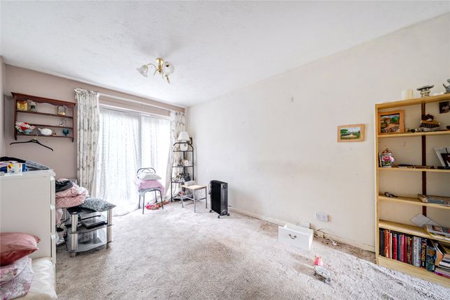 76, Sandpiper Way, Orpington photo 2