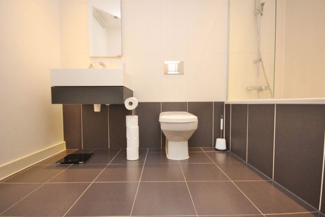 Apartment 611 Saville Building, Potato Wharf, Manchester photo 4