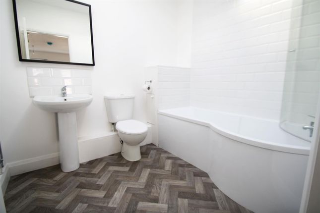 18b, Thames Drive, Leigh-On-Sea photo 4