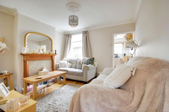 18, Cardiff Road, Watford photo 2