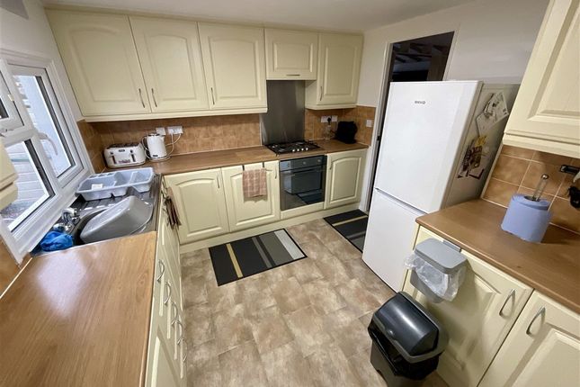 Laburnum Court, Smallfield photo 4