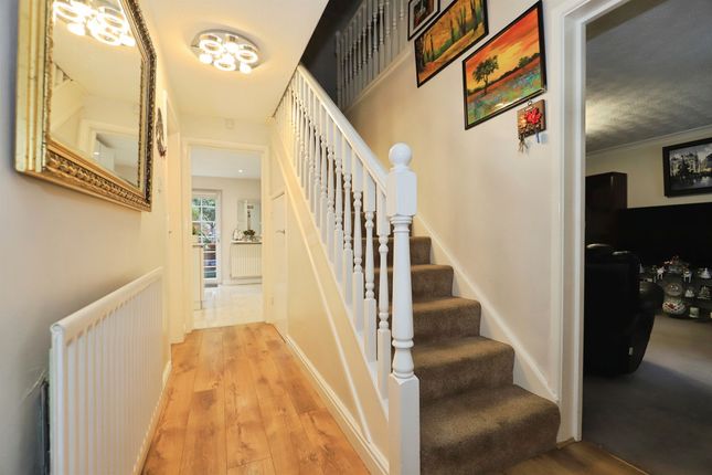 31, Naylor Close, Kidderminster photo 2