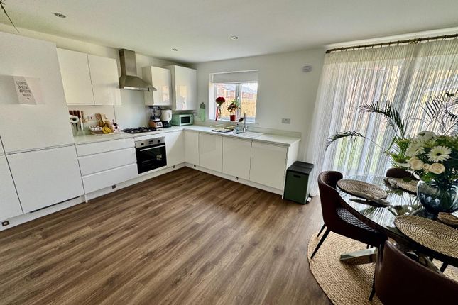93, Redpath Gardens, Middlesbrough photo 3