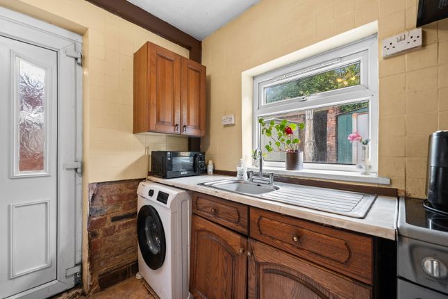 36, Park Grove, Rotherham photo 4