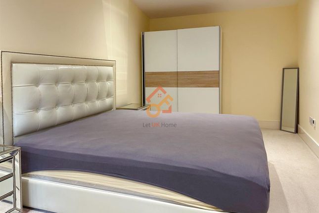 40, Derwent Avenue, Kingston Vale, London photo 2