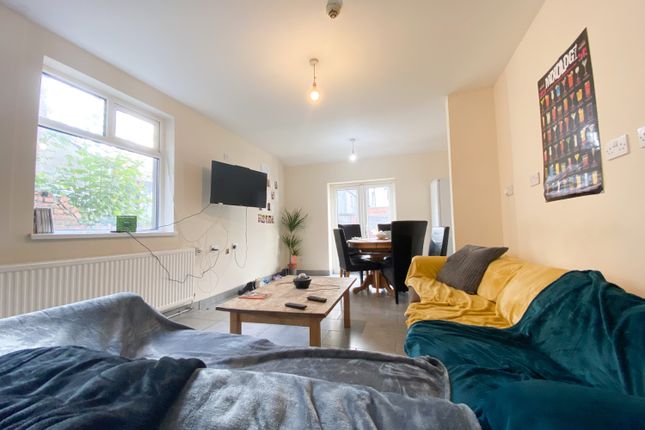 17, Llanbleddian Gardens, Cardiff photo 2