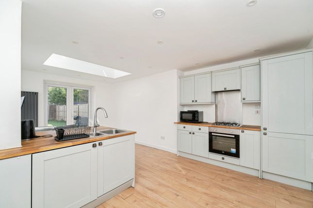 22, Pear Tree Avenue, West Drayton photo 4