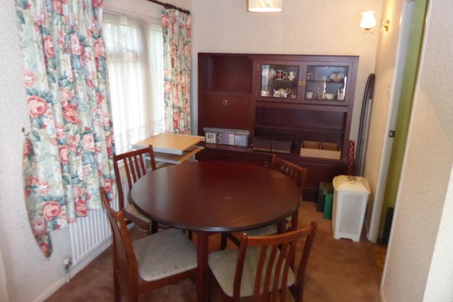 9 Orchard Drive, Grange Farm Estate, Upper Halliford Road, Shepperton photo 4