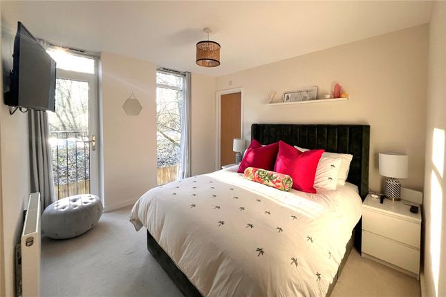 Flat 7, Itchel Court,, Rye Common Lane, Farnham photo 4