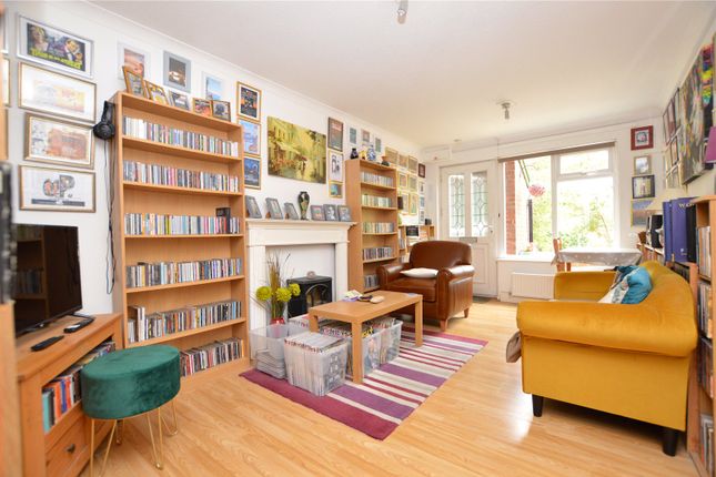 54, Worcester Avenue, Leeds photo 2