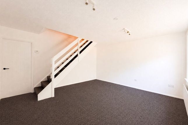 3, Springwood Court, Northampton photo 4
