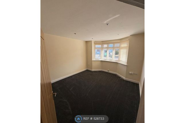 A Garratts Road, Bushey photo 4