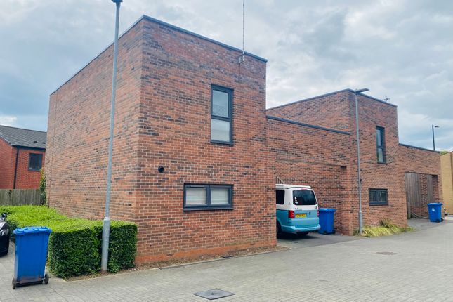 3-bed house on DERBY, £1,200/mo