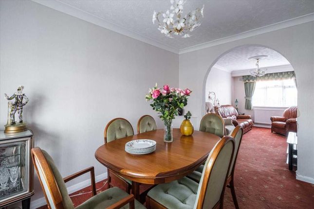 1084, Eastern Avenue, Ilford photo 2