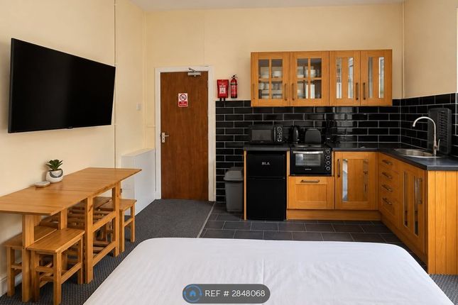 Studio flat on Oaklands Terrace, Swansea, £595/mo