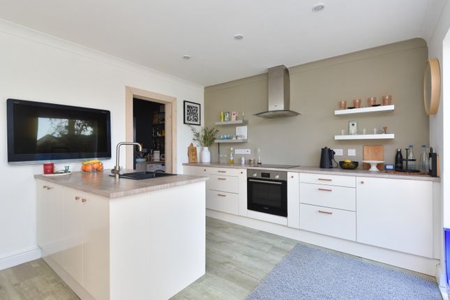13, Little Copse Close, Canterbury photo 3