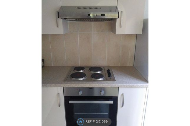 Flat, Chestnut Court Ullathorne Road, London photo 2
