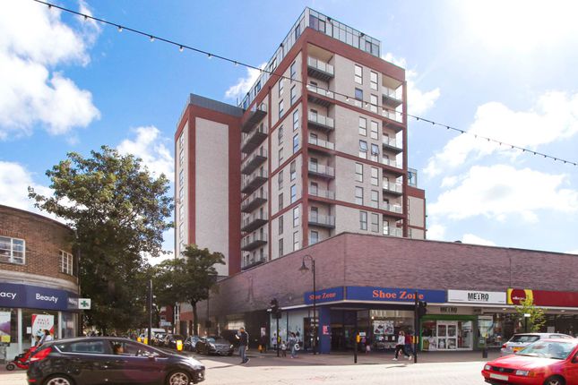 2-bed flat on Flat 7 New Malden House, Blagdon Road, New Malden, £440,000