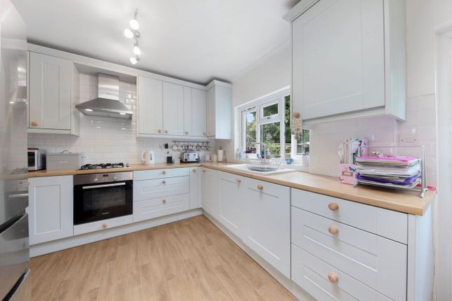 86, De Havilland Road, Edgware photo 4