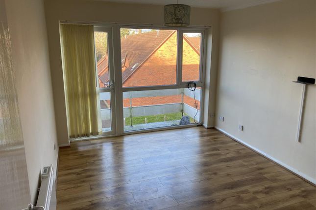 Flat to rent in Lawnswood House, Church Avenue, Stourport-On-Severn