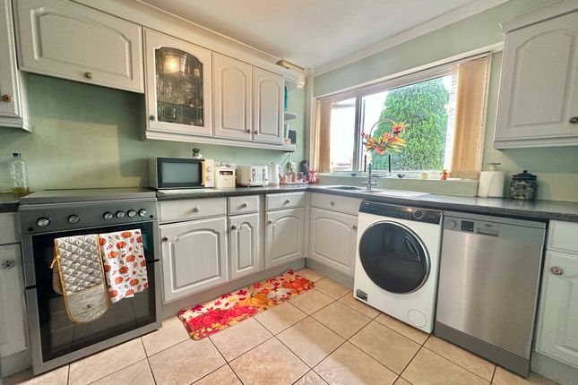 46 Lakeside Avenue, Lydney photo 3