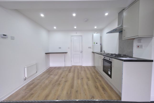 Flat 7, 51 Ystrad Road, Ton Pentre photo 5