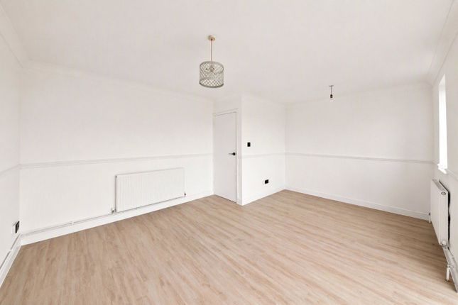 29, Glebe Avenue, Ruislip photo 3