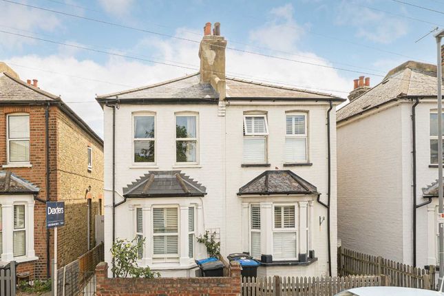 2 Bedroom House in KT1 3HG