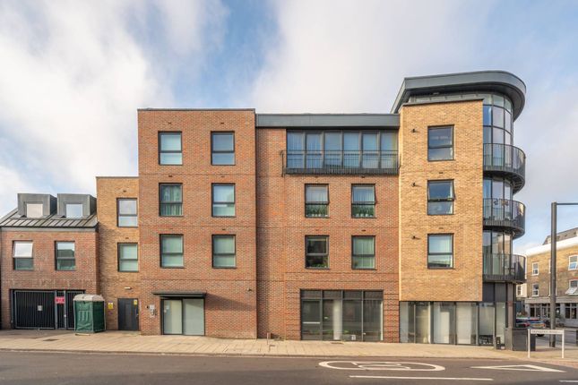 1-bed flat on Trevelyan Road, Tooting, £350,000