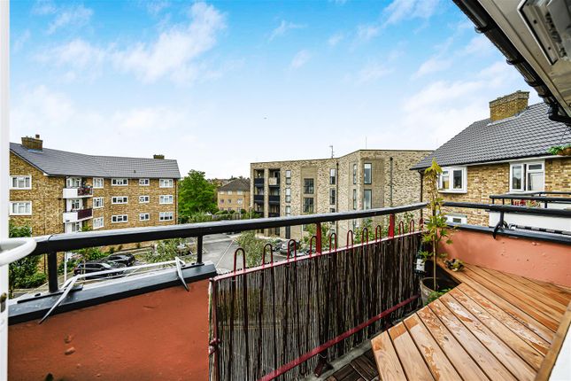 Flat 22, Old Mill Court, Chigwell Road, London photo 2