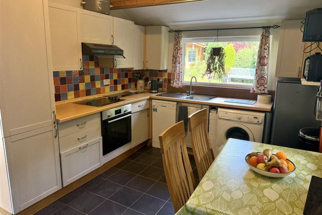 Cedars, Carmarthen Road, Llanybydder photo 4