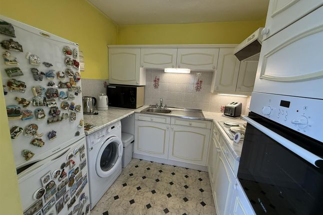Flat 36, Fairbanks Lodge, Furzehill Road, Borehamwood photo 3